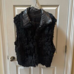 Fur vest with zipper closure